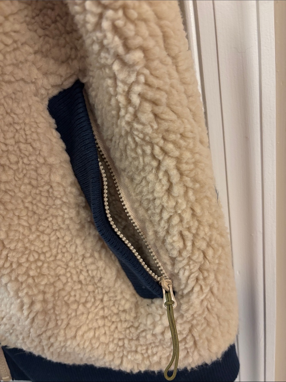 BASS Cream Sherpa Vest with Navy Trim - size small - Picture 4 of 7
